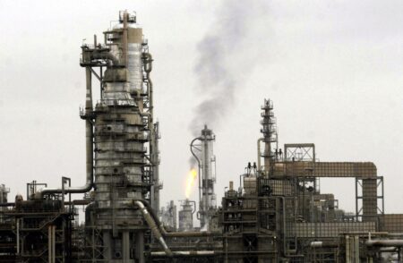 Нападнат еден од најголемите нафтени центри во Саудиска Арабија