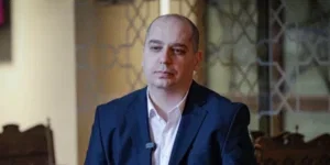 Како шесте месеци на ВЛЕН станаа децении и генерации на Мицкоски